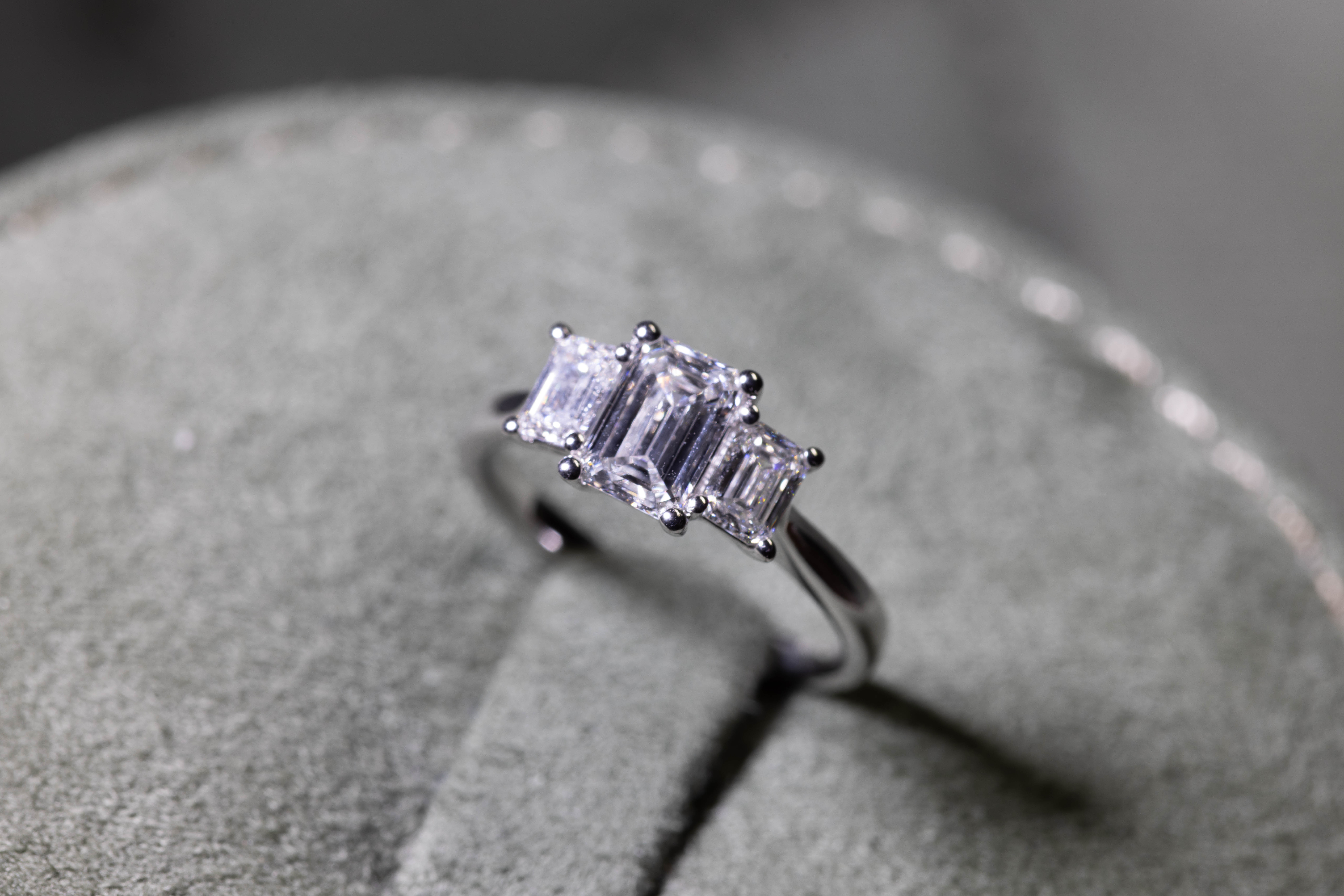 Three-stone diamond ring
