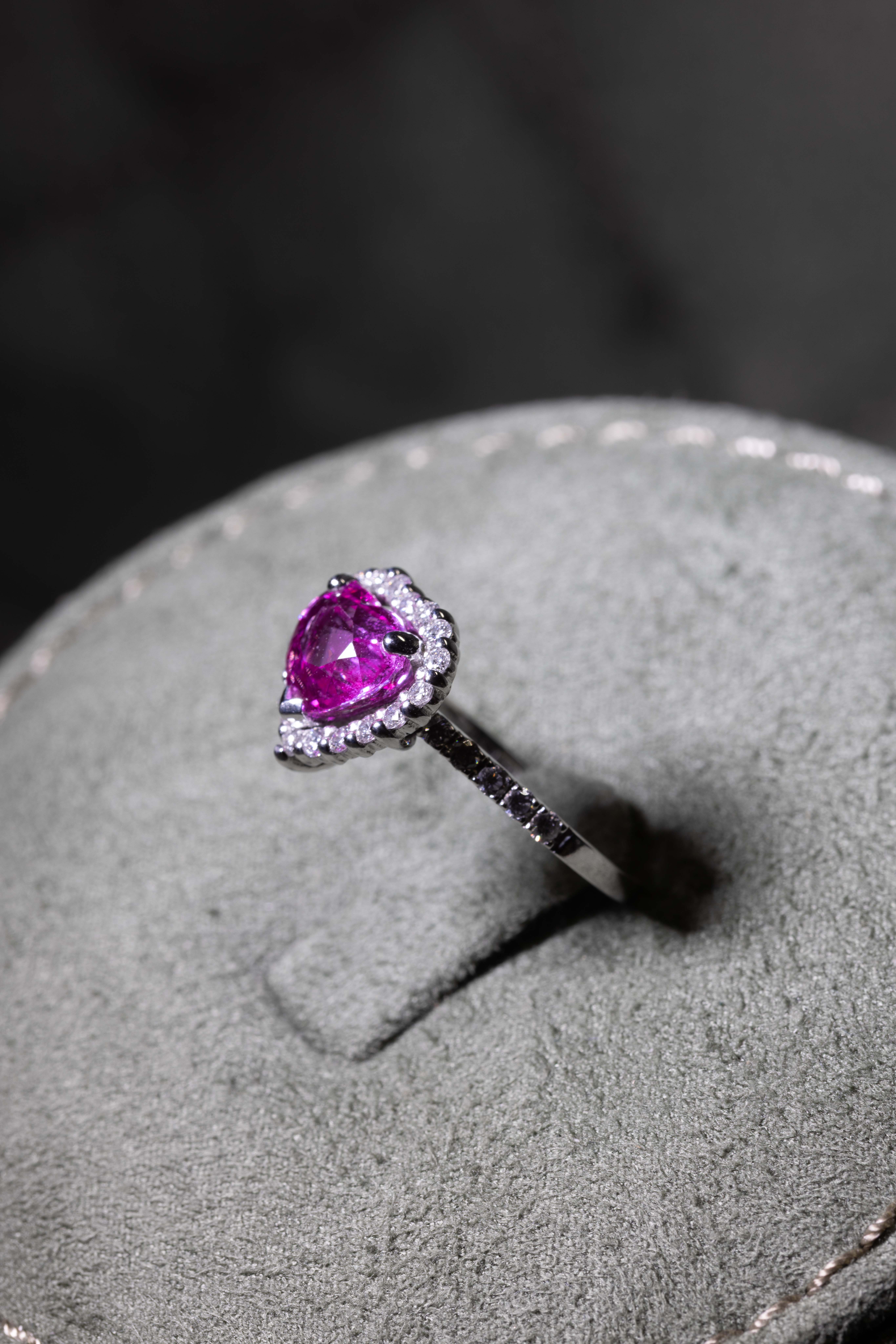 Coloured stone ring
