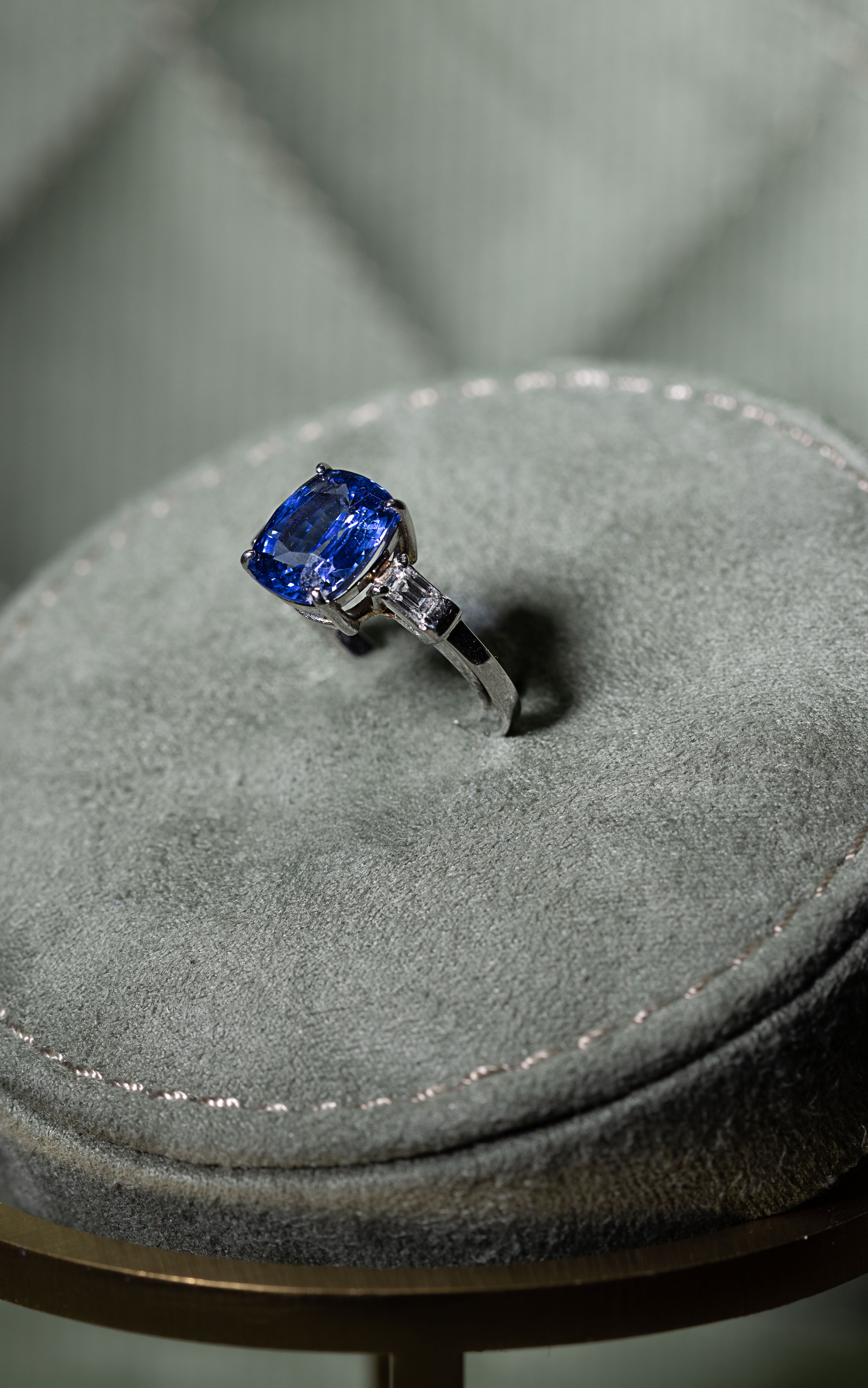 Coloured stone ring